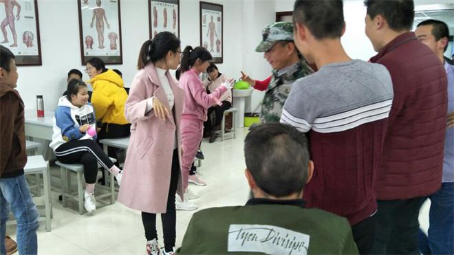 “积极倾听，有效沟通”讲座