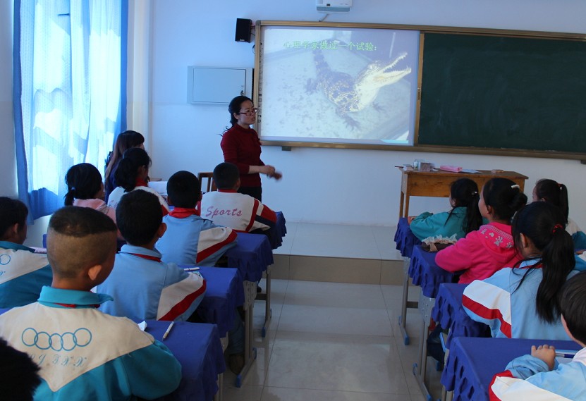 关爱服刑在教、刑释解教人员未成年子女示范项目心理团体辅导