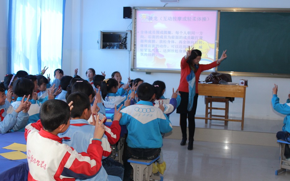 关爱服刑在教、刑释解教人员未成年子女示范项目心理团体辅导