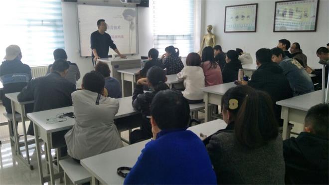 “金钥匙，放飞心灵”“肢体语言的技术，人际关系高品质沟通”讲座