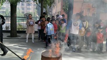 社会服务项目“盲障残疾人服务试点项目”受益对象消防演练
