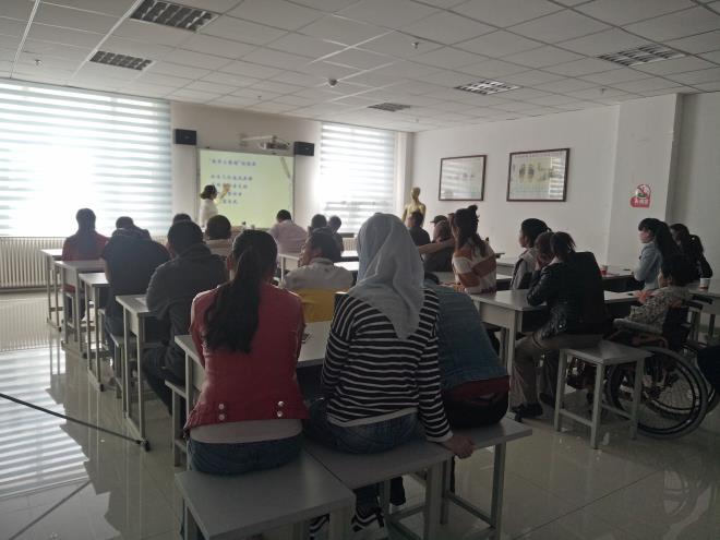 “金钥匙，放飞心灵”“心理咨询与生活智慧”讲座