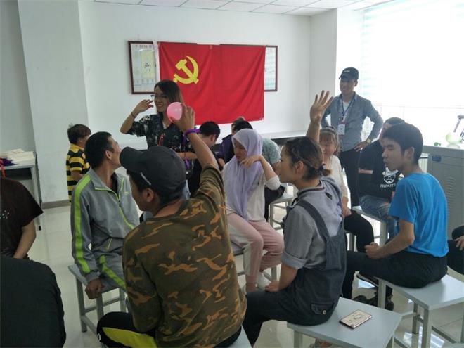 青海省心理咨询研究中心“金钥匙，放飞心灵”相亲相爱的一家人团体心理辅导