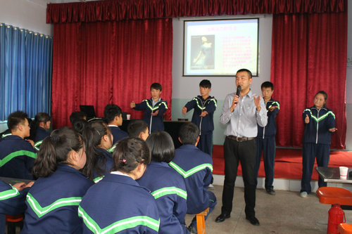 乐平心理为大通四中中考学生进行考前解压