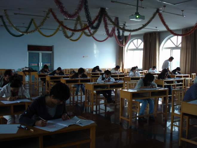 中心学员进行技能考试